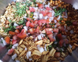 मिक्स चिवडा भेळ (mix chivda bhl recipe in marathi) रेसिपी स्टेप 2 फोटो 