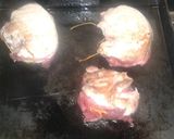 Foto del paso 7 de la receta: Medallones de carre de cerdo con salsa verde de espinaca