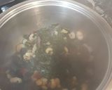 Foto del paso 1 de la receta: Sopa de hojas verdes con gambas y salsa de soja con miso rojo