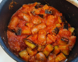 Foto del paso 4 de la receta: Guiso de salchichas con berenjenas y tomate