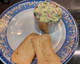 Foto del paso 4 de la receta: Tartar de fuet y aguacate