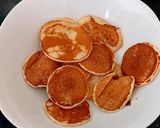 A picture of step 3 of My Tiny Pancakes, Dried fruit & Greek plain yogurt bowl.