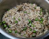 A picture of step 3 of Matar pulao.
