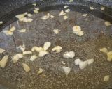 Foto langkah ke 2 dari resep Sop Telur Makaroni.