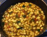 Une image de l'étape 5 de Soupe au bœuf courgettes et tomates aux épices.
