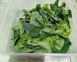 Foto langkah ke 1 dari resep Sayur Bening Daun Katuk.