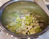 Foto del paso 2 de la receta: Crema de puerros, zanahorias y calabacín