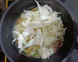 Foto langkah ke 2 dari resep Sayur Kubis Santan Enak.