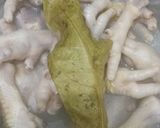 Foto langkah ke 1 dari resep Asem Asem Pedas Ceker Kemangi Khas Nganjuk.