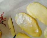 A picture of step 3 of Mango cheese rolls.