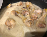 Foto del paso 7 de la receta: Muslos de pollo en salsa de cebolla y ajo
