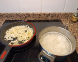 Foto del paso 2 de la receta: Noodles de arroz con langostinos y cebolla