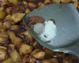 Foto langkah ke 3 dari resep Tumis Ayam Kentang.