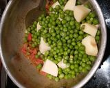 A picture of step 6 of Aloo mater dry veg masala.