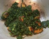 A picture of step 5 of Spinach Saag.