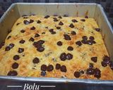 Foto langkah ke 8 dari resep Bolu Pisang Uli Tabur Keju Chocochips.