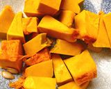 Hình bước làm 2 của món Canh Bí Đỏ Sườn Non