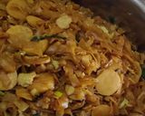 Foto langkah ke 4 dari resep Kwetiau goreng.