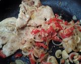 Foto del paso 3 de la receta: Sándwich🍞🌶 de pollo🍗 asado y salsa de ajo🌰