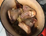 Une image de l'étape 4 de Souris d'agneau confites au miel, thym et romarin.