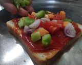 બ્રેડ પીઝા (Bread Pizza Recipe In Gujarati) રેસીપી સ્ટેપ2ફોટો