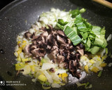 Foto del paso 2 de la receta: Farfalle con Verduras y Langostinos al Curry - One pot Pasta -