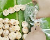 รูปขั้นตอนการทำที่ 4 ของ กล้วยปิ้งราดน้ำกะทิ