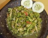 Foto langkah ke 4 dari resep Pencok kacang panjang.