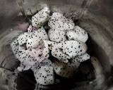 A picture of step 1 of Dragon fruit milkshake.
