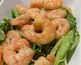 Foto del paso 6 de la receta: Camarones 🍤 marinados con jugo de toronja 🍊 agria con crema servidos con lechuga 🥬 cebolla 🧅 morada
