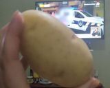 Foto del paso 1 de la receta: Milanesa de no pollo vegana con papas doble cocción