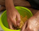 Foto langkah ke 1 dari resep Pie Susu Dengan Sentuhan Tangan Suami.