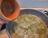Foto del paso 4 de la receta: Merluza en salsa verde con frutos secos