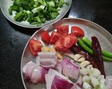 A picture of step 2 of Fish Spring Onion Gravy.