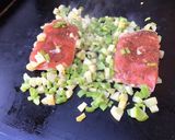 Une image de l'étape 7 de Pavés de saumon au poivron vert, citron confit et épices marocaines.