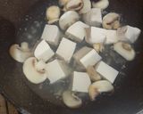 Foto langkah ke 2 dari resep Sup Tahu Jamur.