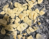 Foto del paso 2 de la receta: Spaghetti al nero di seppia con gulas, gambas y calamares