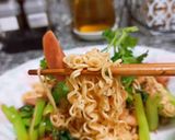 Hình bước làm 2 của món Mì gói xào