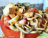 Foto del paso 6 de la receta: Tomates rellenos de gulas y pulpo al pimentón