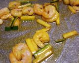 A picture of step 1 of Langostine and prawn spaghetti.