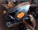 Foto del paso 6 de la receta: Mejillones a la puttanesca con patatas fritas