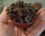 Foto del passaggio 4 della ricetta Muffin al cacao con gocce di cioccolato 😋