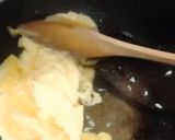 Foto langkah ke 2 dari resep Sosis Telur asam manis.