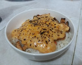 Foto langkah ke 8 dari resep Salmon Mentai Rice Bowl.