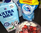 Foto langkah ke 1 dari resep Milkshake strawberry.