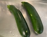 Une image de l'étape 1 de Courgettes en mini sandwichs croustillants aux tomates, bœuf et fromage.
