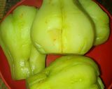 Foto del paso 1 de la receta: Chayotes rellenos a la Mario's