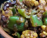 A picture of step 6 of Gobi Simla Mirch Ki Sabji.