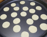 Foto del paso 3 de la receta: Tapas de alfajorcitos con harina de arroz: sin gluten ni lácteos