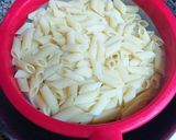 Foto del paso 8 de la receta: Mini penne en salsa bechamel con salteado de tiras de pechuga